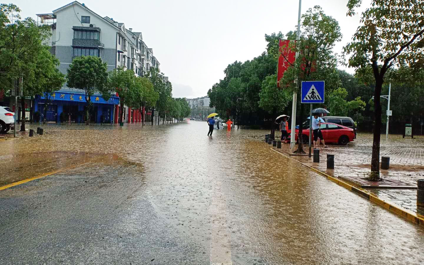 黃山長(zhǎng)運(yùn)汛期加強(qiáng)服務(wù)，保障學(xué)生安全出行