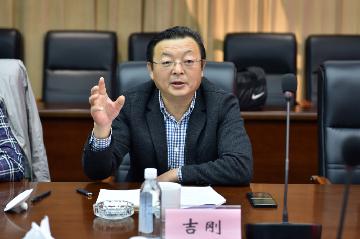 黃山市交通運(yùn)輸局局長吉?jiǎng)傄恍械浇鏖L運(yùn)交流指導(dǎo)