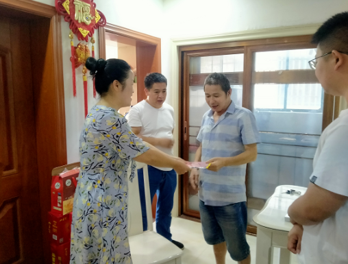 宜黃長(zhǎng)運(yùn)公交公司：慰問受傷員工  打造幸福長(zhǎng)運(yùn)