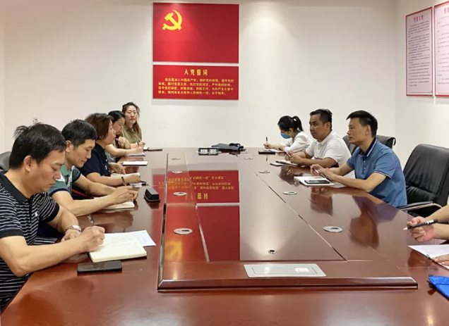 黃俊一行對上饒汽運、匯通保險開展“三公”工作專項檢查