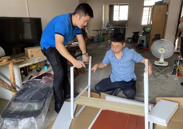 江西長(zhǎng)運(yùn)團(tuán)委開(kāi)展“文明小書(shū)桌 點(diǎn)亮大夢(mèng)想”系列公益活動(dòng)