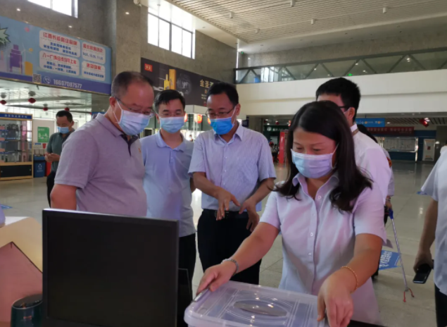 傅曉軍一行督導(dǎo)南昌長(zhǎng)途汽車(chē)站、徐坊客運(yùn)站疫情防控及文明創(chuàng)建工作