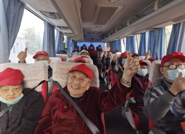 都市城際公交：旅游客運(yùn)分公司助力“關(guān)愛老人，送溫暖”公益活動(dòng)