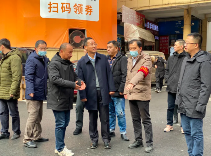 穆孫祥檢查指導(dǎo)長(zhǎng)運(yùn)物業(yè)、徐坊客運(yùn)站文明創(chuàng)建等工作