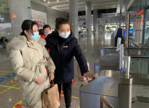 愛心接力，閉環(huán)服務(wù)，助盲人旅客回家