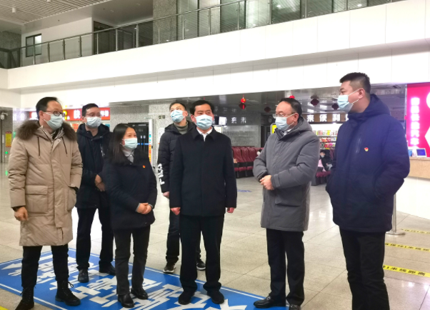 萬義輝一行督導(dǎo)南昌長途汽車站安全生產(chǎn)、疫情防控工作 胡維泉陪同