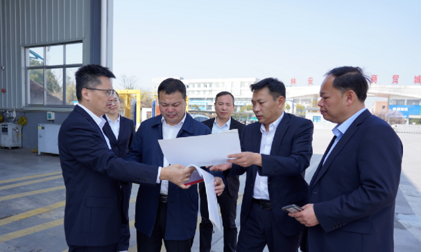 鷹潭市交通局領(lǐng)導(dǎo)蒞臨鷹潭長(zhǎng)運(yùn)、鷹潭公交調(diào)研指導(dǎo)   肖良芝陪同