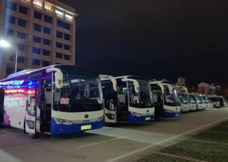 24萬(wàn)瀏覽量！牛！《江西長(zhǎng)運(yùn)74臺(tái)大巴載著3800名“白衣天使”連夜馳援南昌》