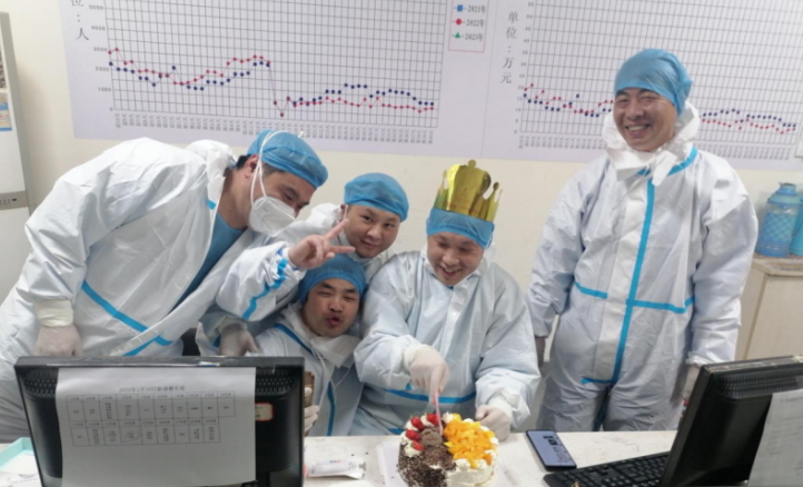 都市城際公交  定制客運(yùn)分公司為堅(jiān)守崗位的黨員過一個別樣的生日