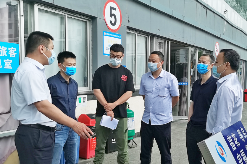 黃俊一行督導(dǎo)徐坊客運(yùn)站、南昌長(zhǎng)途汽車(chē)站疫情防控工作