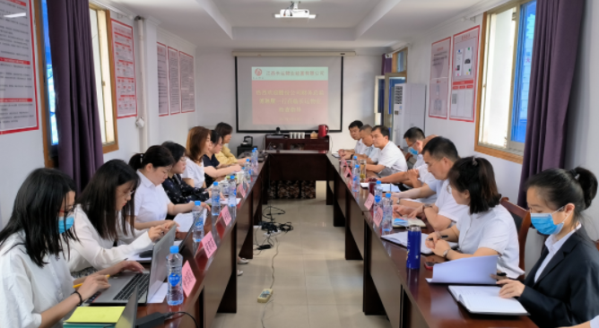 傅琳雁一行檢查長運物業(yè)財務(wù)工作