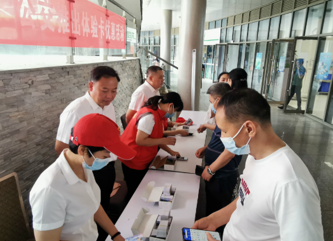 鷹潭公交：宣傳+推廣 開展 “踐行綠色出行，共建生態(tài)文明”主題活動