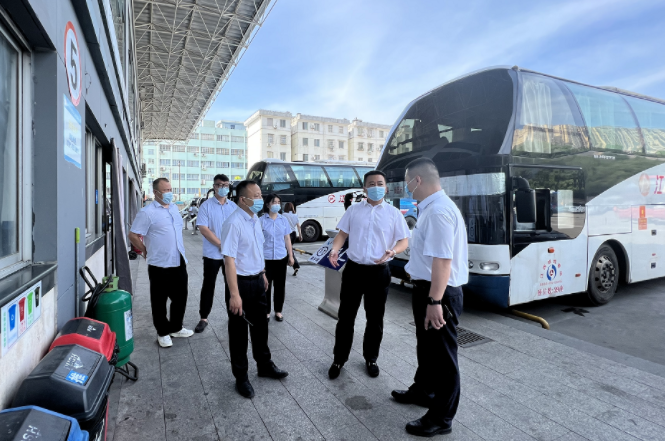 今日快報(bào) || 王曉深入基層督導(dǎo)疫情防控并慰問(wèn)一線員工