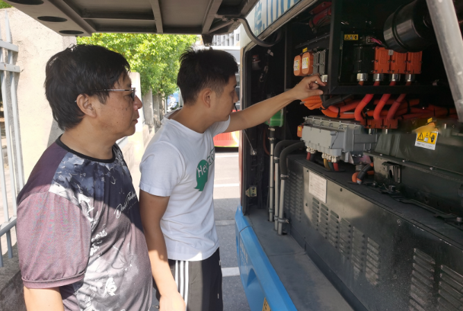 黃山長運  黃山城際公交開展迎“國慶、二十大”安全隱患大排查