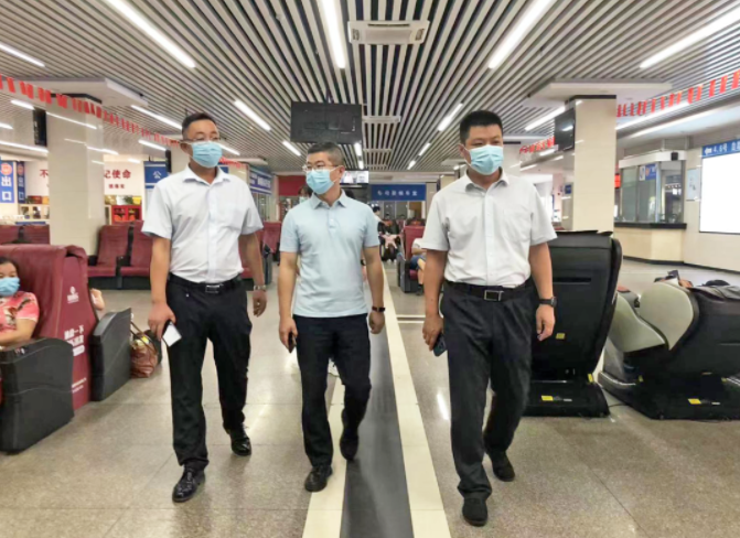 南昌交通集團綜治安全組督導(dǎo)都市城際公交、長運物業(yè)文明創(chuàng)建等工作