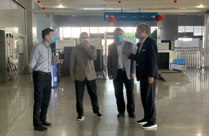 張小平一行督導(dǎo)南昌長途汽車西站安全運輸、疫情防控、文明創(chuàng)建等工作