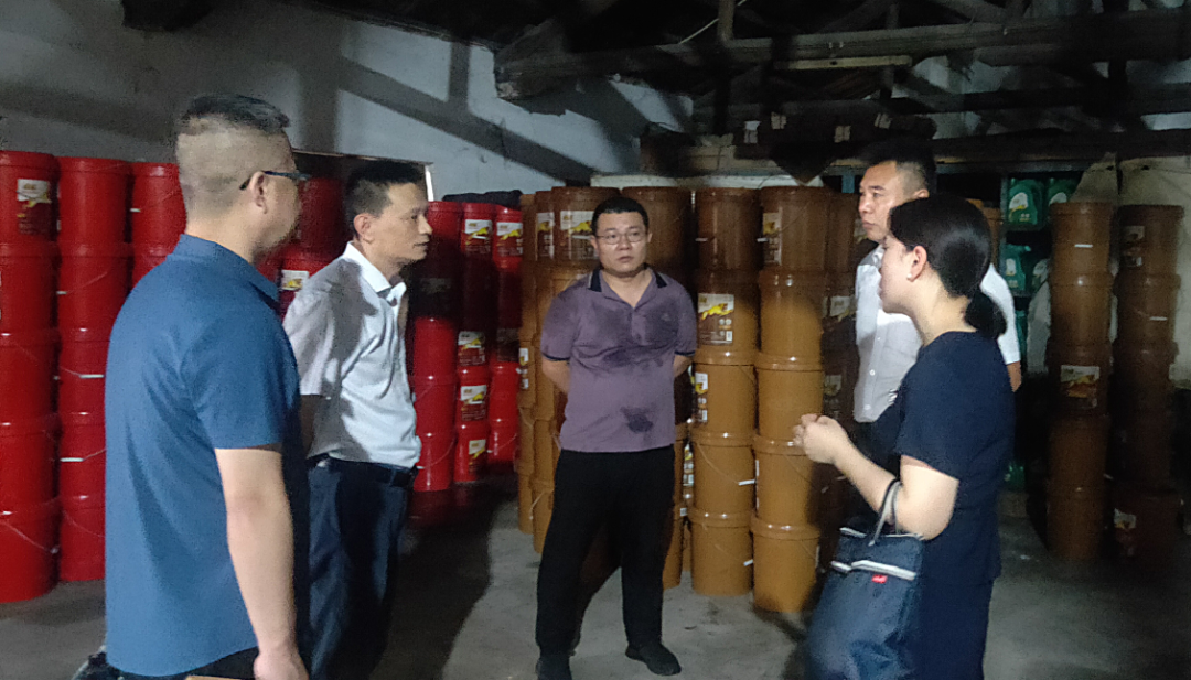 黃俊深入大通物流修理廠進(jìn)行生產(chǎn)經(jīng)營(yíng)調(diào)研