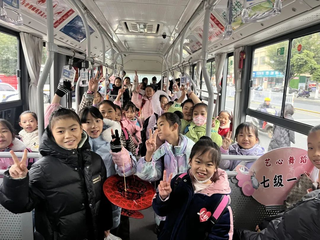 生產(chǎn)經(jīng)營 || ?吉安公司:用心服務(wù) 圓滿完成藝心舞蹈年底匯報演出運輸任務(wù)