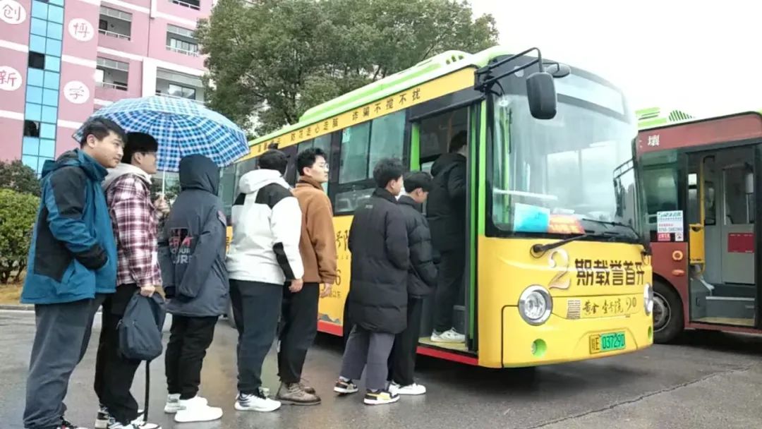 上饒汽運:萬年公交圓滿完成七省聯(lián)考運輸業(yè)務(wù)
