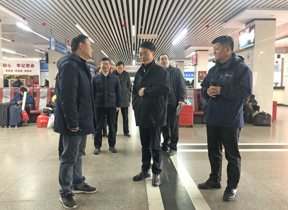 都市城際公交：南昌市國資委領(lǐng)導(dǎo)督查徐坊客運(yùn)站春運(yùn)工作