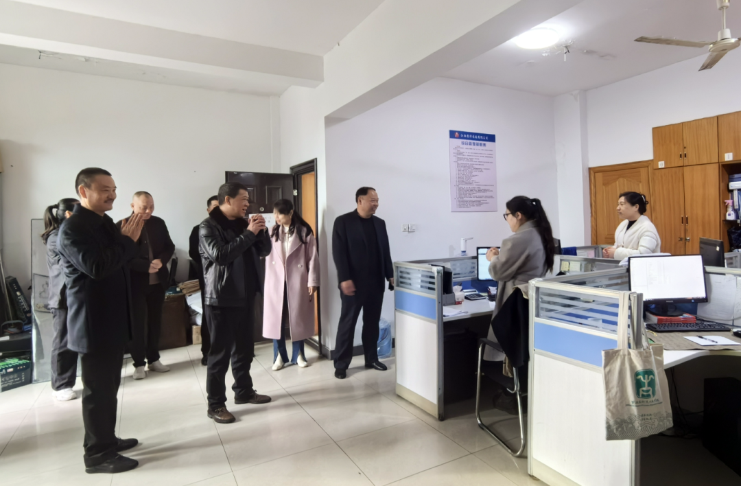 鷹潭公司：?新春上班首日 慰問(wèn)干部職工