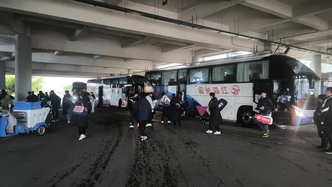 都市城際公交:護航2024全國青年羽毛球錦標賽