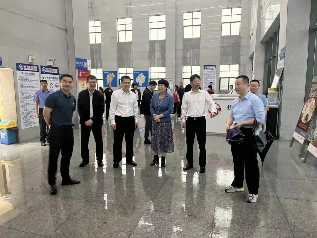 肖良芝陪同撫州市領(lǐng)導調(diào)研惡劣天氣道路交通應(yīng)急管理工作