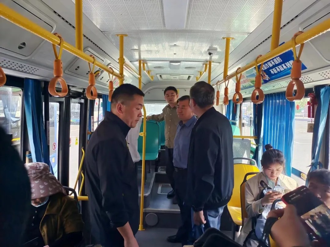 馬鞍山長(zhǎng)客 市交運(yùn)局安全生產(chǎn)督查組對(duì)含山長(zhǎng)運(yùn)開展“五一”節(jié)前安全大檢查