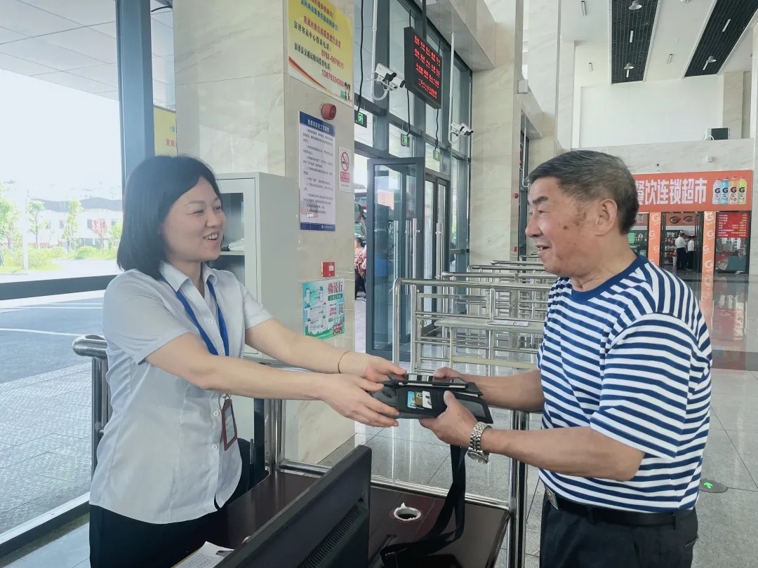 九江長運：拾金不昧加免費乘車 長運的服務(wù)太好了！