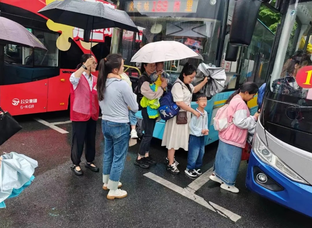 都市城際公交:六一前夕送愛心