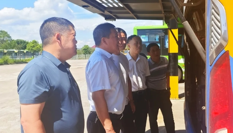 鷹潭長(zhǎng)運(yùn):開展高溫天氣安全專項(xiàng)檢查