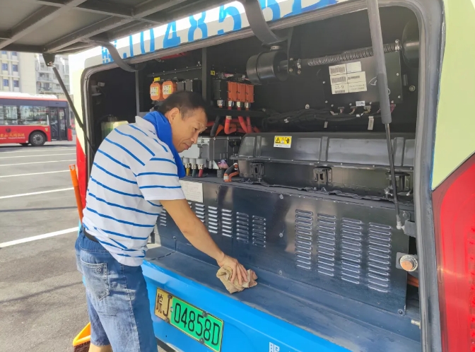 黃山長運:熱浪滾滾來 優(yōu)質(zhì)服務(wù)依舊在