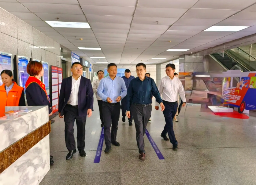 上饒汽運:省綜合交通運輸事業(yè)發(fā)展中心領導調研上饒汽運站點巴士運營情況