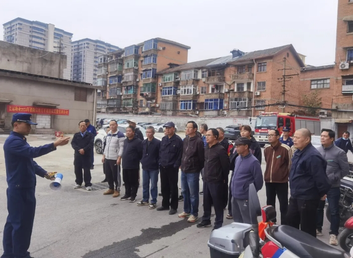 長運物業(yè):開展消防宣傳月消防實操實訓(xùn)活動